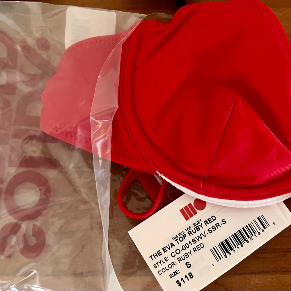 The EVA top in ruby color - Picture 3 of 7